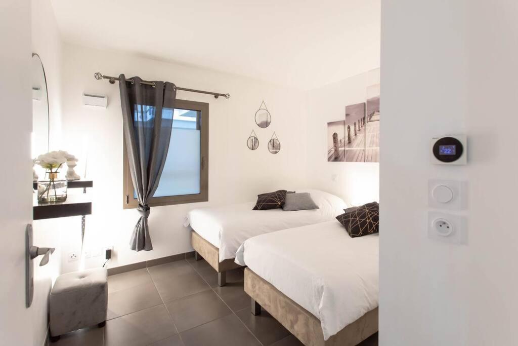 Apartamento A7- 2 Bdr Sea & Mountain View - Ac, Parking, Pool & Terrace *