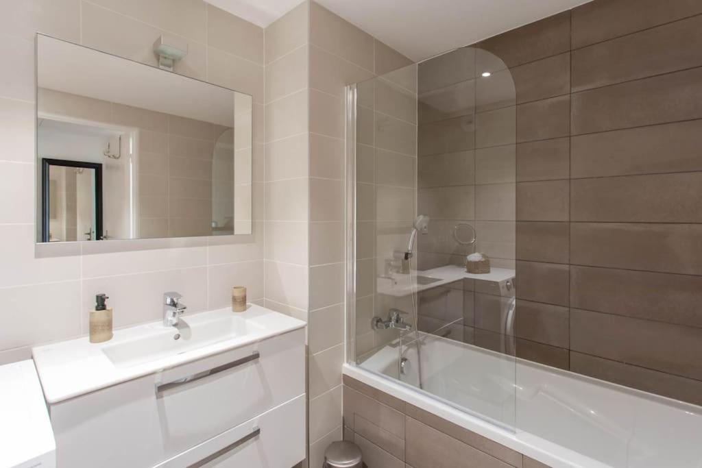 A7- 2 Bdr Sea & Mountain View - Ac, Parking, Pool & Terrace Apartamento Antibes